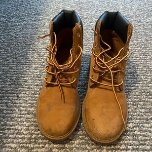 Big boys tan size 6 Timberland boots